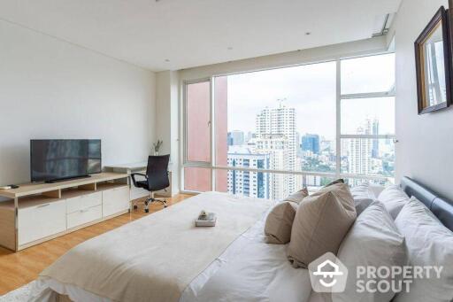 2-BR Condo at Fullerton Sukhumvit near BTS Ekkamai