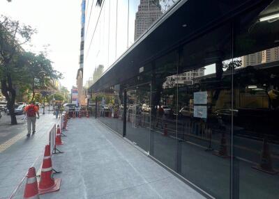 Retail Space for Rent in Khlong Toei Nuea