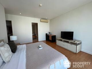 2-BR Condo at Fullerton Sukhumvit near BTS Ekkamai