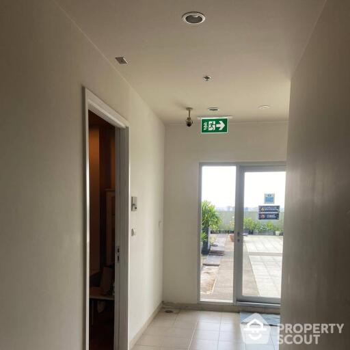 1-BR Condo at Hive Sathorn near BTS Krung Thon Buri