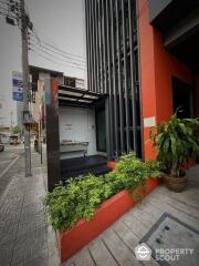 Shophouse for Rent and Sale in Phra Khanong