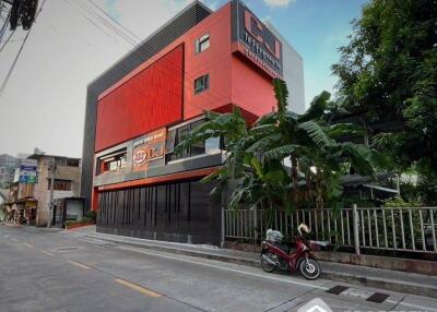 Shophouse for Rent and Sale in Phra Khanong