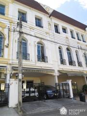 3-BR Townhouse in Chong Nonsi