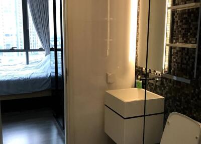 1-BR Condo at The Room Sukhumvit 69 near BTS Phra Khanong (ID 511714)