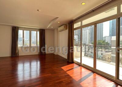 4 Bedrooms Furnished Apartment with Big Balcony - Sukhumvit 23