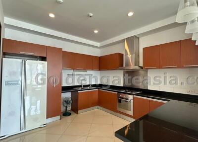 4 Bedrooms Furnished Apartment with Big Balcony - Sukhumvit 23