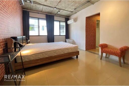 Luxurious BTS Nana Condo with Urban Oasis Vibe  14 Mins Walk to Amenities