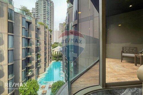 Luxurious Western-style 3-Bed Condo, 10 Mins Walk to Promphong BTS