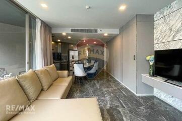 Luxurious Western-style 3-Bed Condo, 10 Mins Walk to Promphong BTS