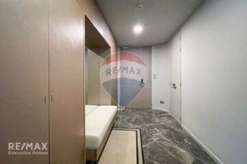 Luxurious Western-style 3-Bed Condo, 10 Mins Walk to Promphong BTS