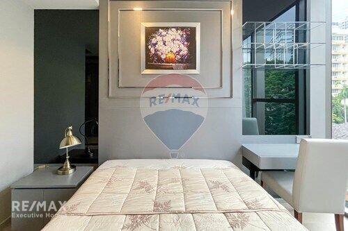 Luxurious Western-style 3-Bed Condo, 10 Mins Walk to Promphong BTS