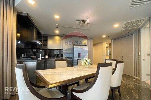 Luxurious Western-style 3-Bed Condo, 10 Mins Walk to Promphong BTS