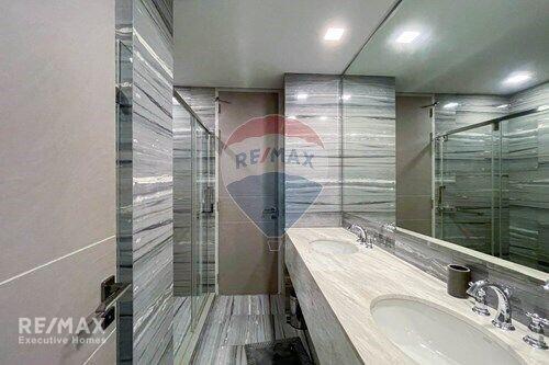 Luxurious Western-style 3-Bed Condo, 10 Mins Walk to Promphong BTS