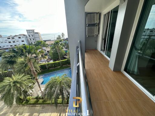 Modern Beachfront Condo 3 Bedrooms at Whale Marina Condominium - Na Jomtien