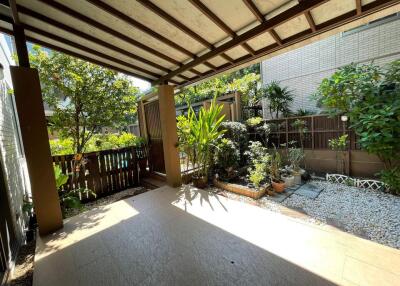 Covered patio with garden