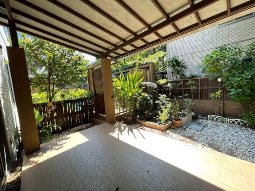 Covered patio with garden