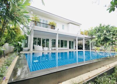 Luxury house with pool