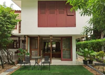 Beautiful house with garden and outdoor seating