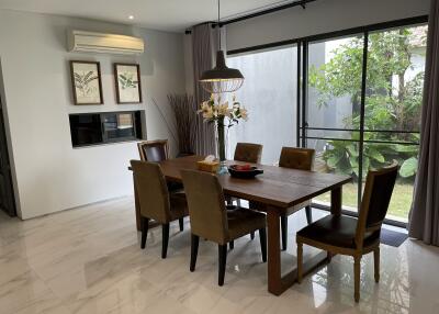 Modern dining room with wooden table and leather chairs