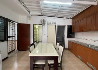 Modern kitchen with dining area