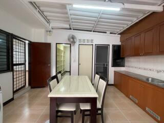 Modern kitchen with dining area