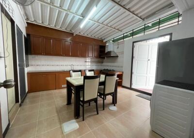 Modern kitchen with dining area