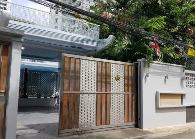 Front view of the entrance to a residential property