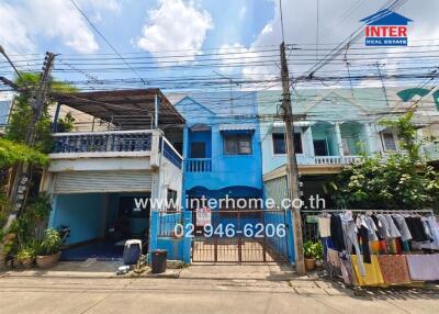 Front view of a residential building with laundry hanging outside