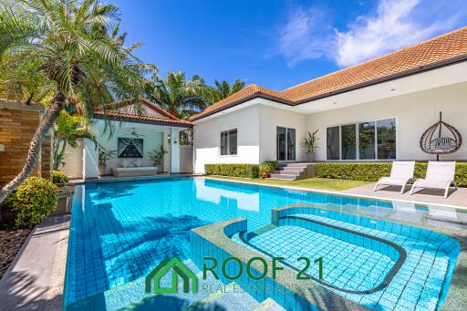 Majestic Residence Home for Sale in Pratumnak – Just 100 Meters from the Beach!