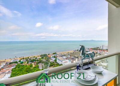 Chic 35 sqm Seaview Retreat: 37th Floor Living with Designer Elegance