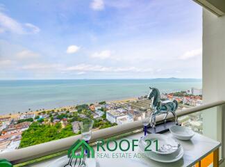 Chic 35 sqm Seaview Retreat: 37th Floor Living with Designer Elegance