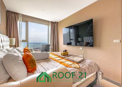 Spacious 1-Bedroom Seaview Haven: 47 sqm with Custom-Built Furniture and Elegant Design