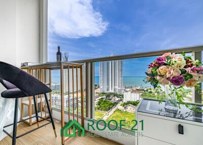 Chic 1-Bedroom Seaview Haven: 21st Floor with Elegant Pastel Decor and Luxe Amenities