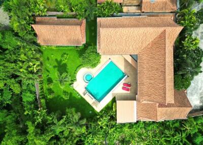 Large single house with large private pool for sale