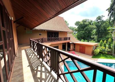 Large single house with large private pool for sale