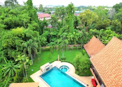 Large single house with large private pool for sale