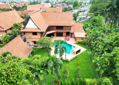 Large single house with large private pool for sale