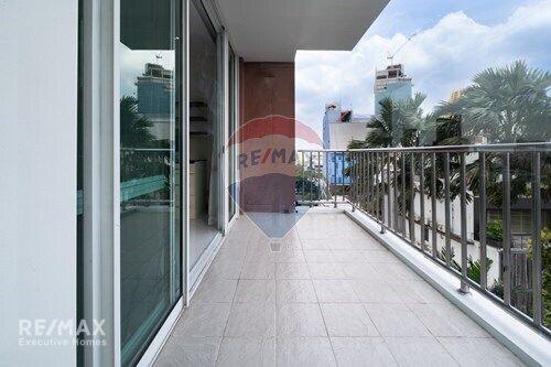 New Condo in the Heart of Watthana, 7 Mins Walk to BTS Ekkamai