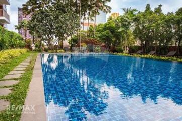 New Condo in the Heart of Watthana, 7 Mins Walk to BTS Ekkamai