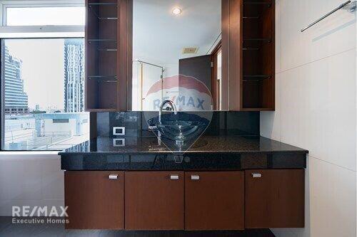 New Condo in the Heart of Watthana, 7 Mins Walk to BTS Ekkamai