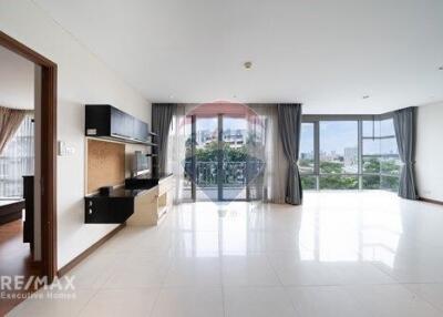 New Condo in the Heart of Watthana, 7 Mins Walk to BTS Ekkamai