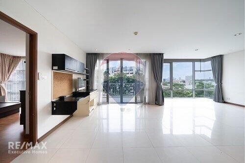 New Condo in the Heart of Watthana, 7 Mins Walk to BTS Ekkamai