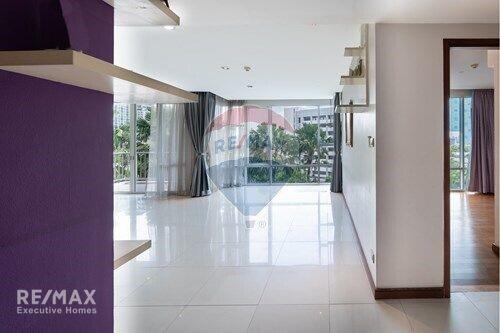 New Condo in the Heart of Watthana, 7 Mins Walk to BTS Ekkamai