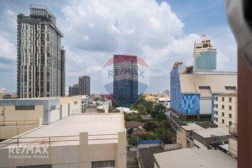 New Condo in the Heart of Watthana, 7 Mins Walk to BTS Ekkamai