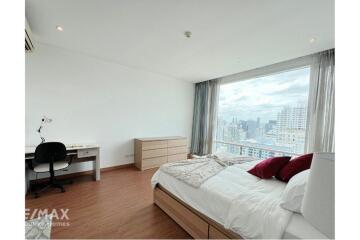 Pet Friendly 2-Bedroom High Floor Condo for Sale near BTS Ekkamai