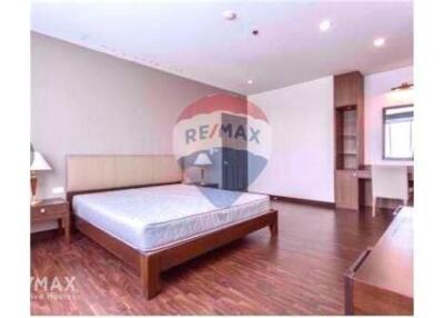 Spacious 2 Bed Condo for Rent in Sukhumvit 63, Bangkok: Ready for Immediate Move-in!