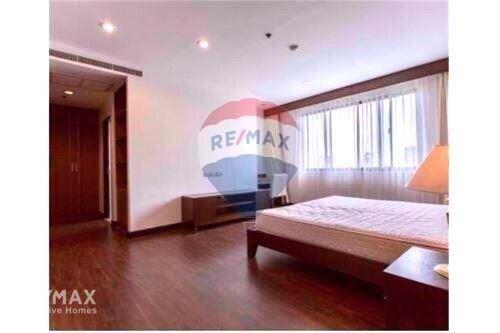 Spacious 2 Bed Condo for Rent in Sukhumvit 63, Bangkok: Ready for Immediate Move-in!