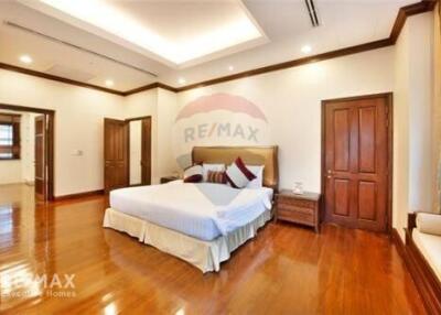 Detached Single House with 5 Bedrooms in Nice Sathorn Compound for Rent