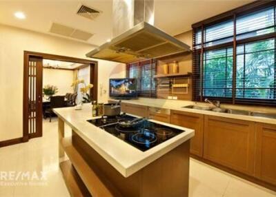 Detached Single House with 5 Bedrooms in Nice Sathorn Compound for Rent