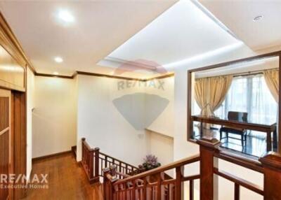 Detached Single House with 5 Bedrooms in Nice Sathorn Compound for Rent